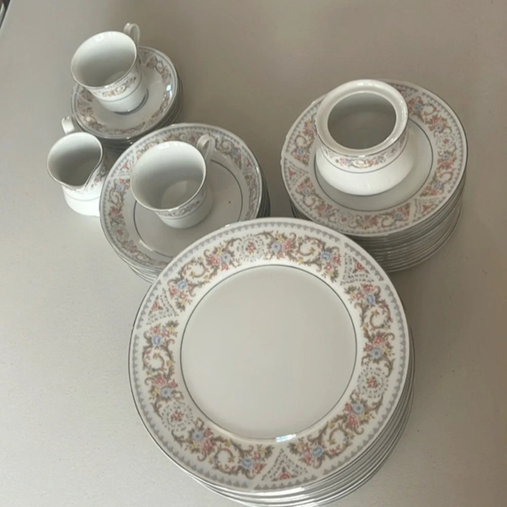 Vintage SILVERIE FINE CHINA DINNER PLATE ONE PC , I have 11 pcs available
